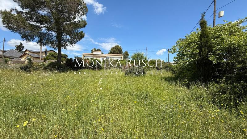 Foto ec7d239a-a33d-4ed5-bed5-15ec1cf7ebd3. Terreno residencial gran parcela en fontpineda con casa existente y posibilidad de construir 2 viviendas en Corbera de Llobregat