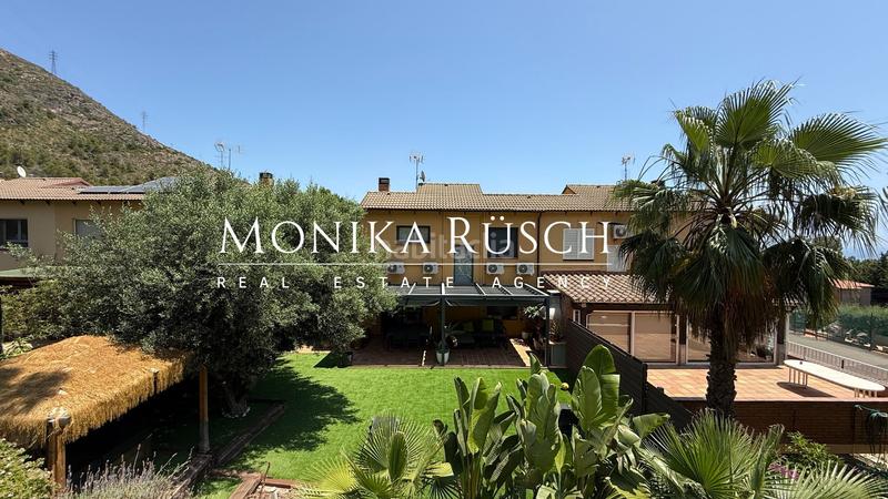 Foto 7c66fe04-b978-4de9-befc-d2d14e5b8ebf. Rent semi detached house with pool in El Poal Castelldefels