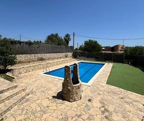 Casa in Pallejà. Espectacular casa de 300m con piscina y jardín de 1.000m en font