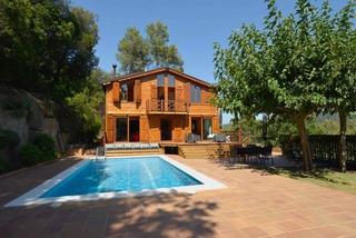 Rent House in Les Planes. Encanto rústico con vistas a collserola  alquiler de larga estan