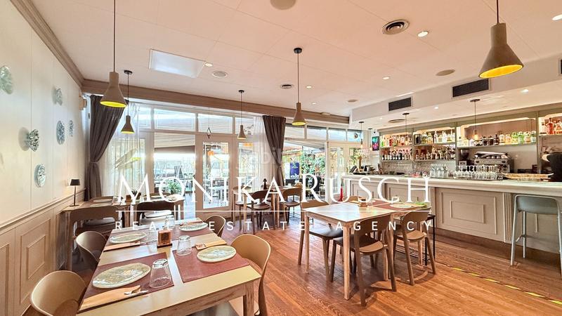 Foto cd40b319-7feb-430a-81fb-f17948b687cf. Traspaso local comercial traspaso restaurante en el paseo marítimo a pleno funcionamiento en Castelldefels