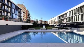 Piso en Poblenou. Precioso piso en venta en poblenou con terraza, parking, traster