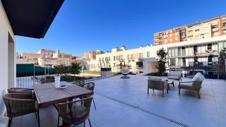 Flat in Poblenou. Precioso piso en venta en poblenou con terraza, parking, traster