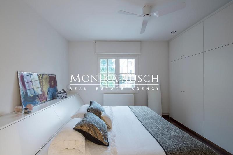 Foto b5abedc6-288a-4e2f-a708-828123c8a68e. Alquiler casa alquiler de chalet semiamueblado pareado en sarria en Barcelona