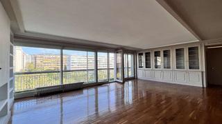 Rent Flat in Sant Ramon - Maternitat. Espectacular piso en alquiler de 150 m2  con dos suites y dos pa