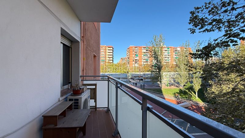 Piso  en  Provençals del Poblenou. Luminoso piso en venta exclusiva, de 4 habitaciones con terraza