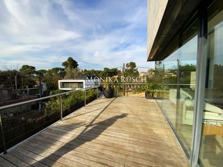 Casa a Valldoreix. Exclusiva casa unifamiliar con piscina y terrazas en sant cugat