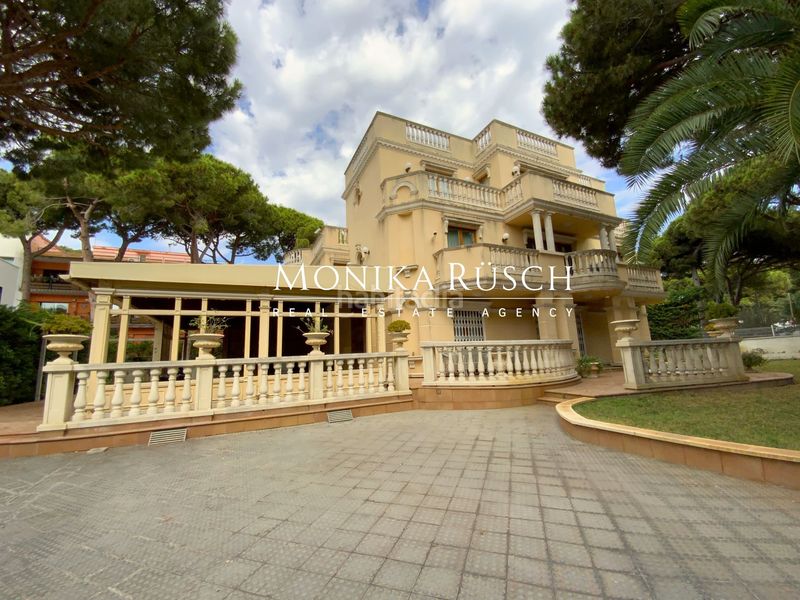 Foto 2d838ae9-e826-42fa-8602-448991608a10. Casa amb calefacció aparcament piscina a La Pineda Castelldefels