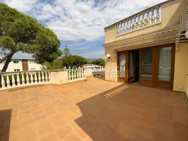 Foto 9e71d228-c89b-4a20-889b-ef0053883271. Casa amb calefacció aparcament piscina a La Pineda Castelldefels