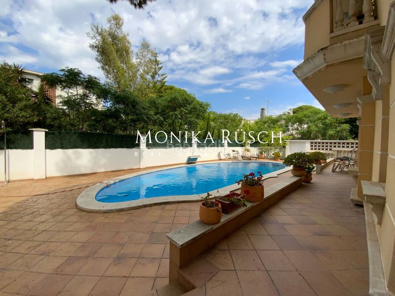 Foto a0d37e61-55ad-496c-b3b2-717af10ab7f1. Casa amb calefacció aparcament piscina a La Pineda Castelldefels