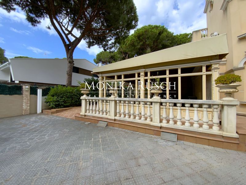 Foto b45c2226-4eff-4b35-85ce-9b2b29c6722a. Casa amb calefacció aparcament piscina a La Pineda Castelldefels