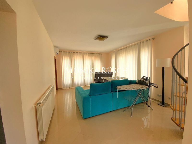 Foto c788ff25-b585-4479-921b-e2118656de15. Casa amb calefacció aparcament piscina a La Pineda Castelldefels