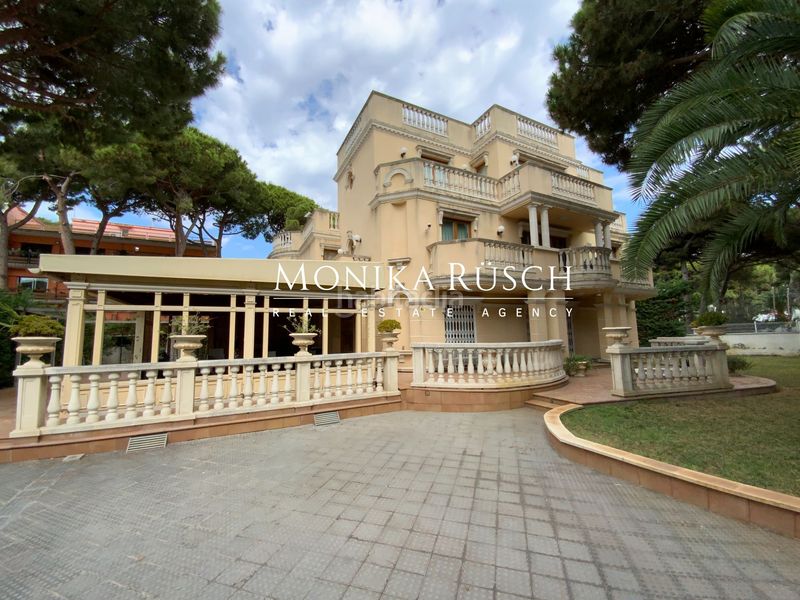 Foto e0149fe7-aa52-4ff8-99cb-27f2c12e6f57. Casa amb calefacció aparcament piscina a La Pineda Castelldefels