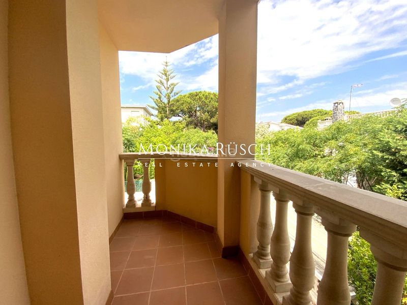 Foto f42e7978-9110-4090-902c-fa8c6c2f81bf. Casa amb calefacció aparcament piscina a La Pineda Castelldefels