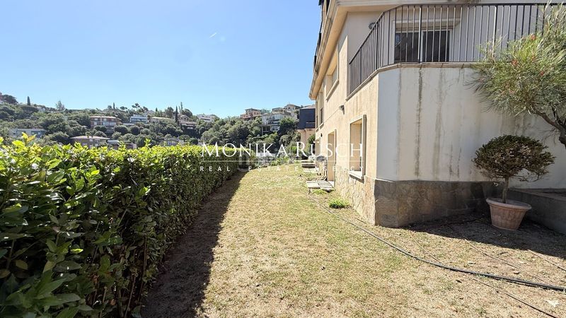 Foto 83cad2ba-50fb-41c2-a5e1-ddb8a070d0fb. Casa amb calefacció piscina a Vallvidrera - Tibidabo - Les Planes Barcelona