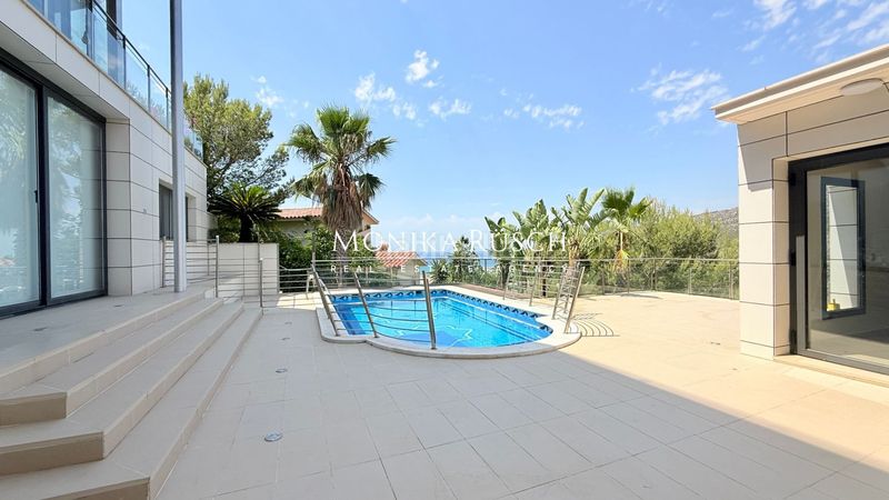 Foto 3d6419d0-ab6c-47cb-85df-578fb7f9ba31. Xalet amb calefacció piscina a les botigues de Sitges Sitges