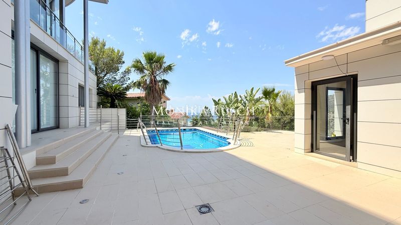 Foto 6fb9b0ee-bf59-48e1-aee5-5379ffd7a17d. Xalet amb calefacció piscina a les botigues de Sitges Sitges