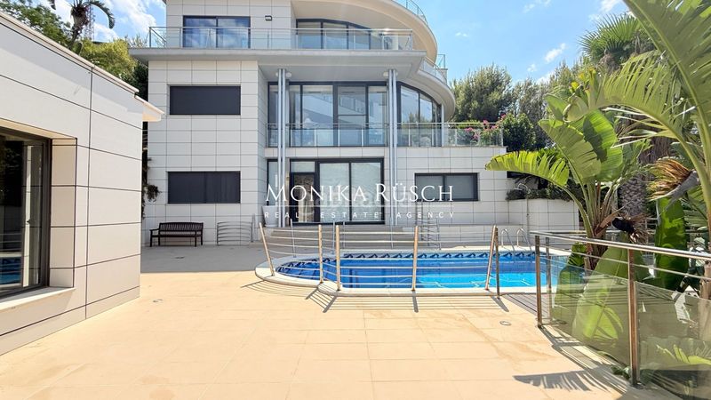 Foto a6cfb6ee-ddb2-436b-8ead-a5323f4c0be6. Xalet amb calefacció piscina a les botigues de Sitges Sitges