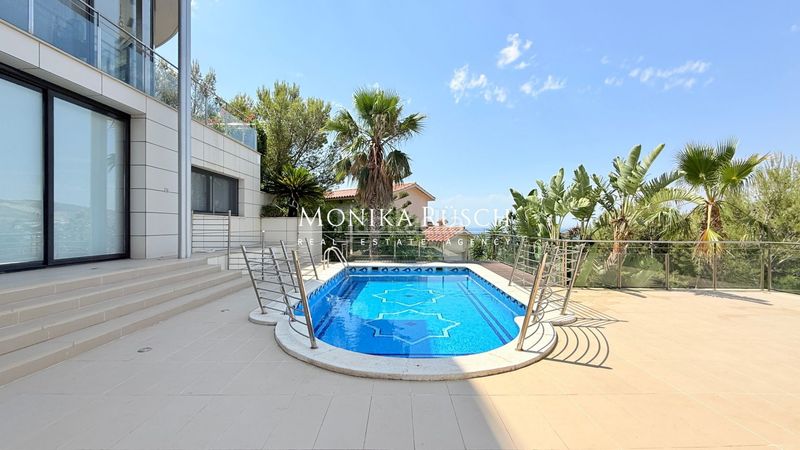 Foto a92755da-9a52-4c5e-8627-1f9af68338a1. Xalet amb calefacció piscina a les botigues de Sitges Sitges