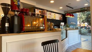 Transfer Business premise in Castell-Poble Vell. Oportunidad! traspaso de cafetería con obrador y terraza en el p