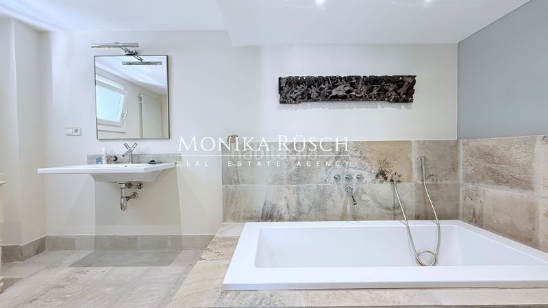 Foto 257e2dee-c850-4da7-9603-73bbed31b360. Ático  dúplex en venta con terraza en Tres Torres en Barcelona
