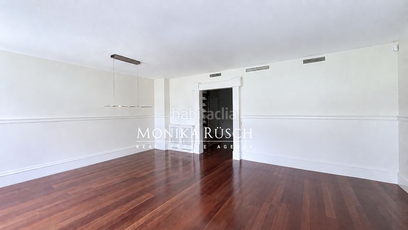 Foto 56f29330-47c6-4cd9-a32a-4fabef42596d. Ático  dúplex en venta con terraza en Tres Torres en Barcelona