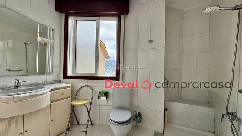 Foto 4855ac56-4094-40fa-b095-450d221e723b. Casa amb calefacció aparcament piscina a Redondela