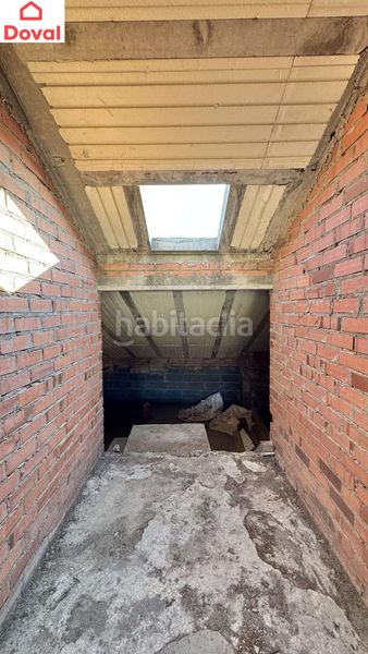 Foto bf248bae-e5b5-41ed-960e-796510eff829. Casa amb aparcament a Alcabre Vigo