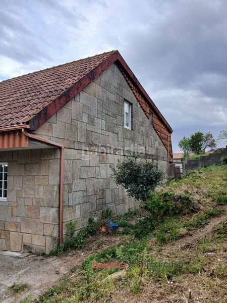 Foto 0349e8e7-75cc-4e74-b0b2-a710015efbdf. Casa amb calefacció aparcament a Teis Vigo
