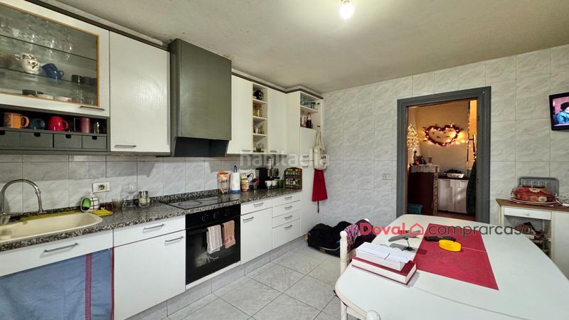 Foto 665f9628-5c92-4294-8423-eda44a3ba7b1. Casa amb calefacció aparcament a Teis Vigo