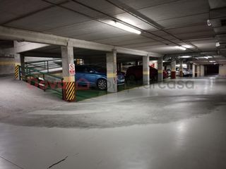 Aparcament cotxe a Avenida de la hispanidad 91. Plaza de garaje doble