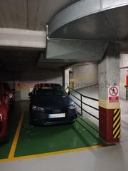 Aparcament cotxe a Avenida de la Hispanidad 91