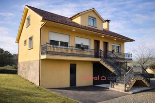 House in Porriño (O). Casa en venta en o porriño con amplio terreno y todas las comodi