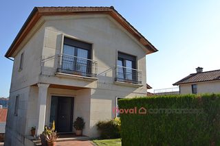 Chalet in Porriño (O). Oportunidad unica chalet de piedra moderno en o porriño con pisc