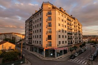 Appartement à Ponteareas. Piso luminoso de 3 habitaciones, con terraza acristalada, en el