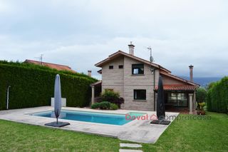 Maison à Tui. Precioso chalet independiente en tui con piscina