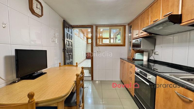 Foto 238f8010-3935-4313-b19c-7ca3f0923f6e. Casa amb calefacció a Lavadores Vigo