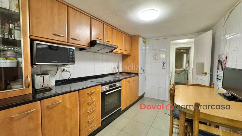 Foto 6d561ef0-9aae-49c5-a6b3-dbae35b76357. Casa amb calefacció a Lavadores Vigo