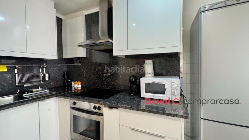 Foto 08f35a35-48bc-45b0-9951-cc5f713a18d3. Casa a Lavadores Vigo