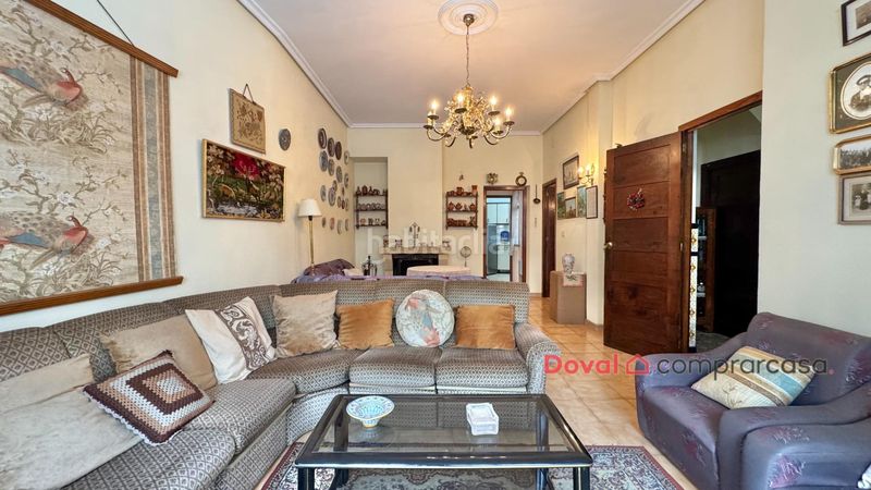 Foto be98bb2f-eb2b-4ff4-961f-88736b2a4973. Casa a conde vallellano 12 a Carballiño (O)