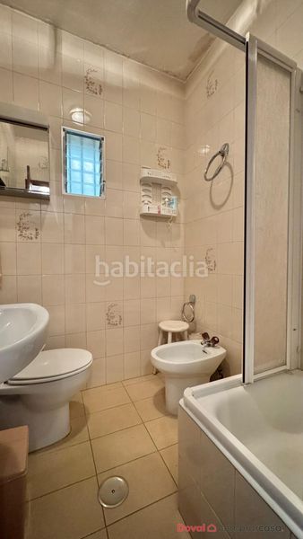 Foto eb8264e2-a8b0-4966-9b3c-15ff393fb299. Casa a conde vallellano 12 a Carballiño (O)