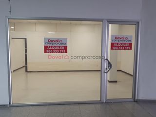 Miete Geschäftsraum in Porriño (O). Alquiler bajo acondicionado con gran escaparate