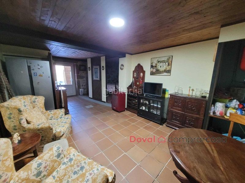 Foto 1c559ea7-b38a-4f82-9855-259443b7f77a. Xalet amb aparcament a Rosal (O)