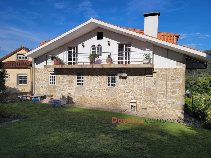 Foto 4d498245-bfc0-44e5-b112-e9e5c00268e2. Xalet amb aparcament a Rosal (O)