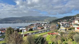 Haus  Mouriño-chapela. Casa con terreno y vistas a la ría a 10 minutos del centro vigo