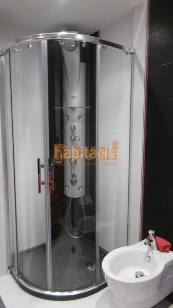 Foto 415425e1-8dea-40a5-a180-11ae62aa71a0. Lloguer pis amb calefacció aparcament a Nigrán centro Nigrán