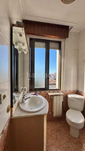 Foto 07db9400-daa9-4a6d-8092-da7861d95340. Casa amb calefacció aparcament a Lavadores Vigo
