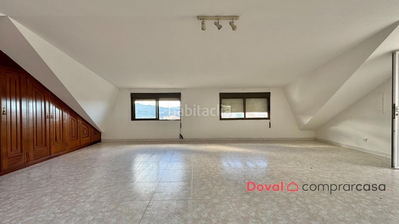 Foto 37c993e5-5400-4b28-8512-9d896eb85453. Casa amb calefacció aparcament a Lavadores Vigo