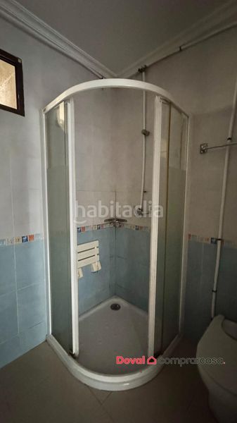 Foto 85c4ad95-76bf-4a37-8753-0eeebd456455. Casa amb calefacció aparcament a Lavadores Vigo