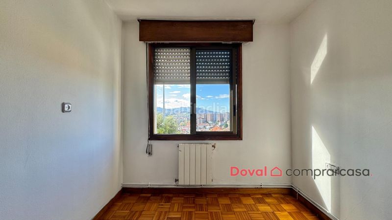 Foto a2b6fc2d-5054-42bc-baf5-b65553543b04. Casa amb calefacció aparcament a Lavadores Vigo